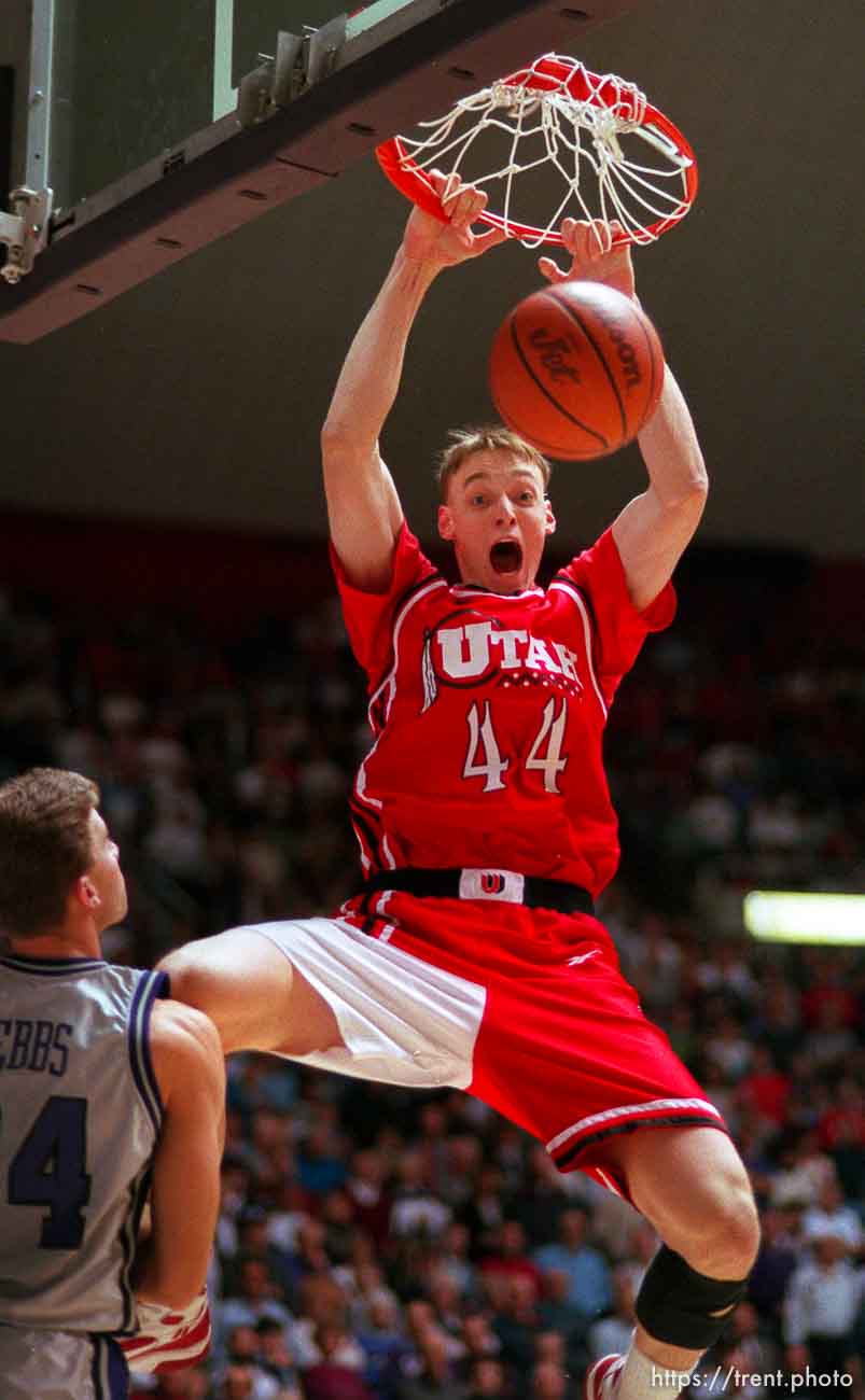 Keith Van Horn dunks at Utah vs. Weber State basketball
