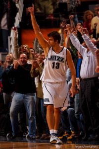 Salt Lake City - Utah Jazz vs. Seattle Supersonics, NBA basketball.
 12.02.2006 Utah Jazz center Mehmet Okur (13), of Turkey, after hitting the game-winning 3-point shot.
