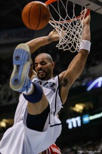 Salt Lake City - Utah Jazz vs. Houston Rockets, game 4, 1st round NBA Playoffs. Utah Jazz forward Carlos Boozer (5) dunk