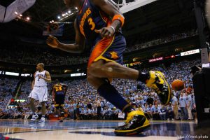 Salt Lake City - Utah Jazz vs. Golden State Warriors, NBA Playoffs basketball, second round, Game Two, at EnergySolutions Arena. Golden State Warriors forward Al Harrington (3) dunks