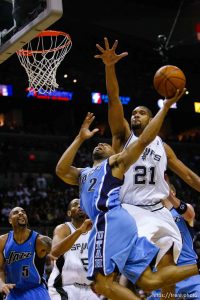 San Antonio - Utah Jazz guard Derek Fisher (2) drives under San Antonio Spurs forward Tim Duncan  (21). Utah Jazz vs. San Antonio Spurs, NBA basketball, Western Conference Finals Game One. 5.20.2007