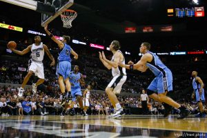 San Antonio - San Antonio Spurs forward Robert Horry (5, far left), looks for the pass in the first quarter, defended by Utah Jazz center Mehmet Okur (13), of Turkey. Utah Jazz vs. San Antonio Spurs, NBA basketball, Western Conference Finals Game One. 5.20.2007