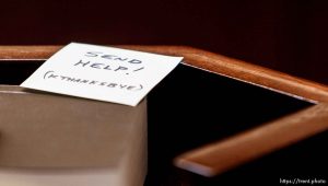 A post-it note in the Utah Senate reads, 