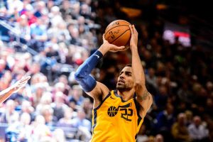 Utah Jazz forward Thabo Sefolosha (22) puts up a shot as the Utah Jazz host the Milwaukee Bucks, NBA basketball in Salt Lake City Saturday November 25, 2017.