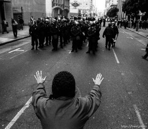 Man tries to stop police at Gulf War protest Federal Building blockade