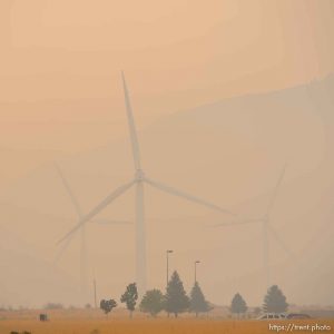 (Trent Nelson | The Salt Lake Tribune) 
Smoke from the Coal Hollow Fire fills the air in Spanish Fork, Friday Aug. 10, 2018.