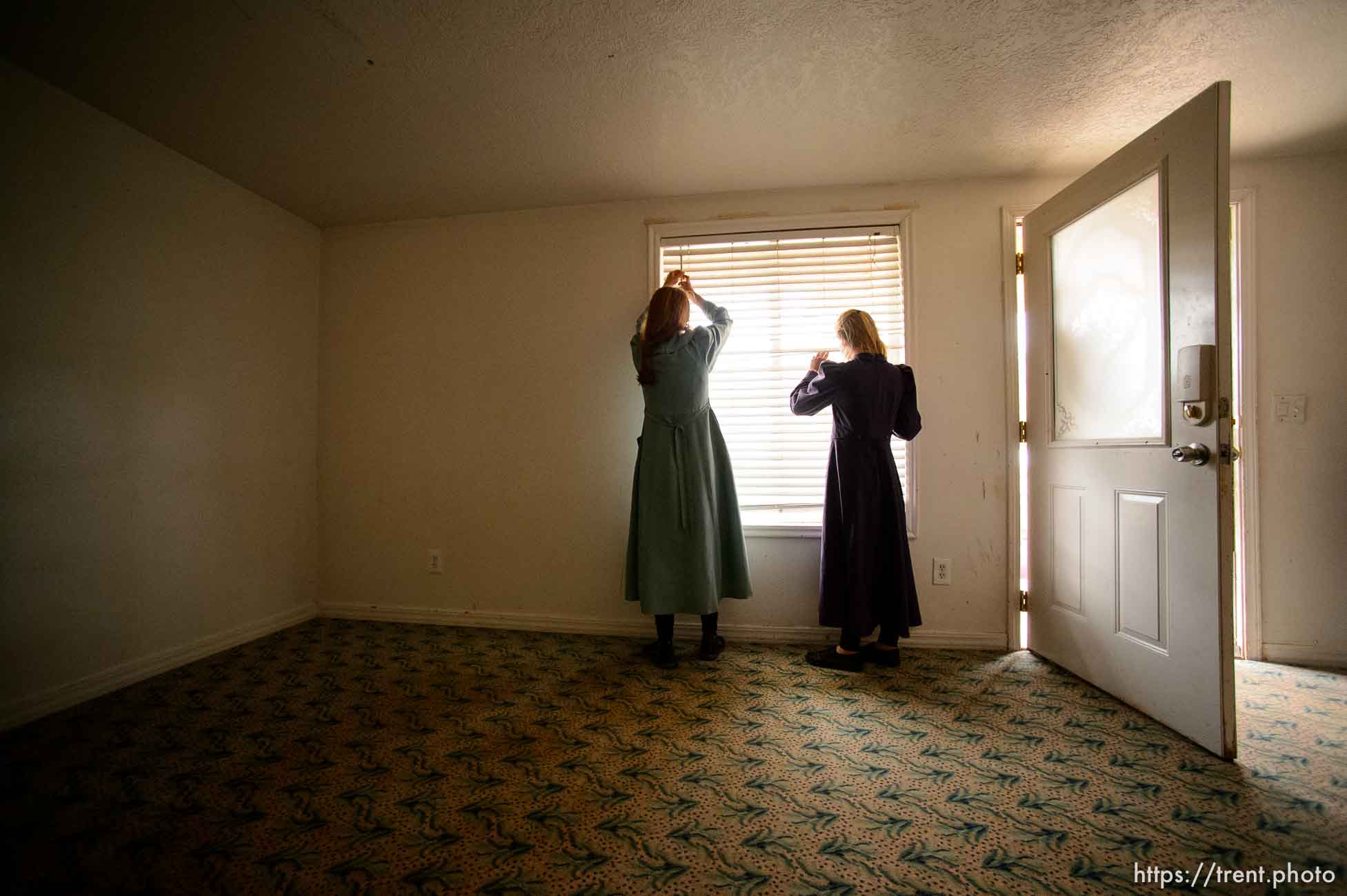 Trent Nelson  |  The Salt Lake Tribune FLDS children look on as a Colorado City, AZ, home across the street has its locks changed in an eviction by the UEP Trust, Tuesday May 9, 2017.