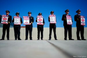 (Trent Nelson  |  The Salt Lake Tribune) Delta Airlines pilots protest at Salt Lake City International Airport on Thursday, April 7, 2022.
