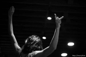 (Trent Nelson  |  The Salt Lake Tribune) Cindy McAllister and Ben Brinton, The Deaf & The Musician, performing at RoHa Brewing Project in Salt Lake City on Thursday, Oct. 13, 2022.