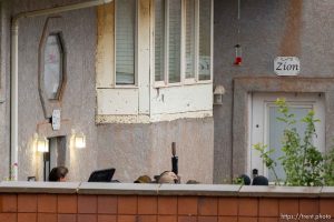 (Trent Nelson  |  The Salt Lake Tribune) FBI agents raid a home where followers of Samuel Bateman live in Colorado City, Ariz., on Tuesday, Sept. 13, 2022.
