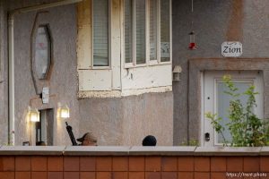 (Trent Nelson  |  The Salt Lake Tribune) FBI agents raid a home where followers of Samuel Bateman live in Colorado City, Ariz., on Tuesday, Sept. 13, 2022.
