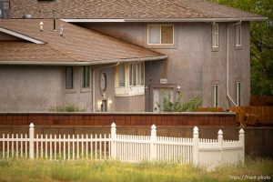 (Trent Nelson  |  The Salt Lake Tribune) FBI agents raid a home where followers of Samuel Bateman live in Colorado City, Ariz., on Tuesday, Sept. 13, 2022.