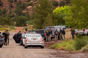 (Trent Nelson  |  The Salt Lake Tribune) FBI agents at a home where followers of Samuel Bateman live, in Colorado City, Ariz., on Tuesday, Sept. 13, 2022.