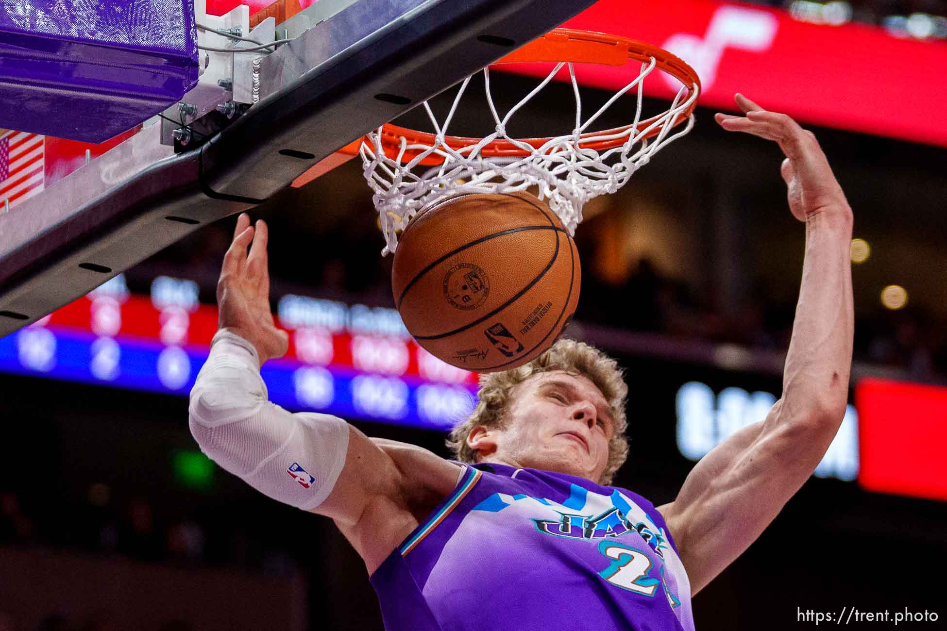 (Trent Nelson  |  The Salt Lake Tribune) Utah Jazz forward Lauri Markkanen (23) dunks the ball as the Utah Jazz host the Cleveland Cavaliers, NBA basketball in Salt Lake City on Tuesday, Jan. 10, 2023.