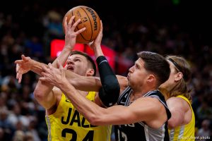 (Trent Nelson  |  The Salt Lake Tribune) Utah Jazz center Walker Kessler (24) tangles up with San Antonio Spurs forward Doug McDermott (17) as the Utah Jazz host the San Antonio Spurs, NBA basketball in Salt Lake City on Tuesday, Feb. 28, 2023.