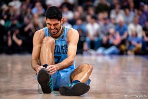 (Trent Nelson  |  The Salt Lake Tribune) Memphis Grizzlies forward Santi Aldama (7) ties his shoe as the Utah Jazz host the Memphis Grizzlies, NBA basketball in Salt Lake City on Tuesday, Dec. 23, 2025.